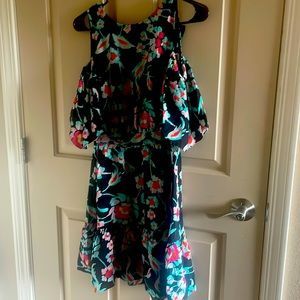 Beautiful dress with off open shoulder sleeve A Tanya Taylor must have